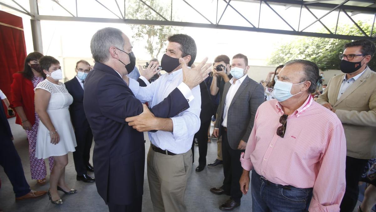 Las imágenes del cambio de alcaldía en el Ayuntamiento de Sant Joan