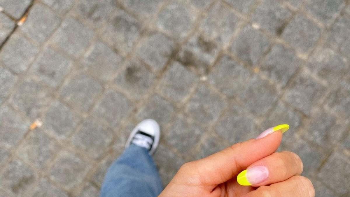 La manicura francesa en color amarillo de María Fernández Rubíes