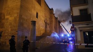 Els bombers aturen un incendi dins de la mesquita de Còrdova