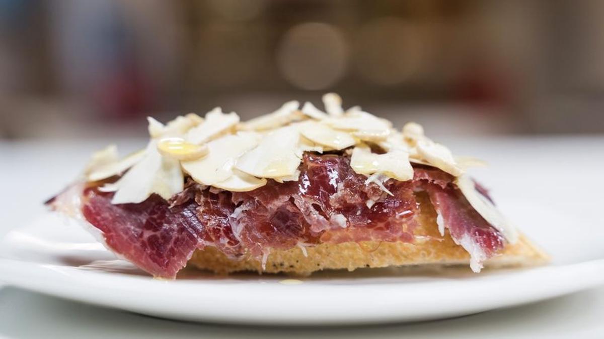 La tosta de 'xixa' y paleta ibérica de Sangara.