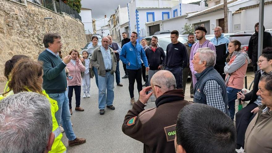 Junta y Ayuntamiento de Lucena articulan un plan provisional para el corte de la carretera de Jauja