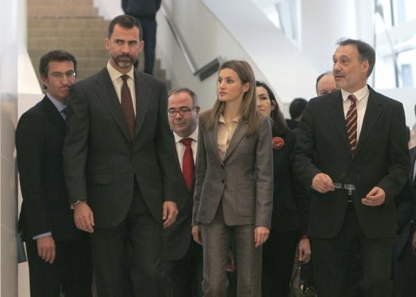 Inauguracion de los edificios del archivo y la biblioteca de la Cidade da Cultura en el monte Gaiás diseñados por el arquitecto Peter Eisenman.  Los Príncipes de Asturias, Don Felipe y Doña Letizia