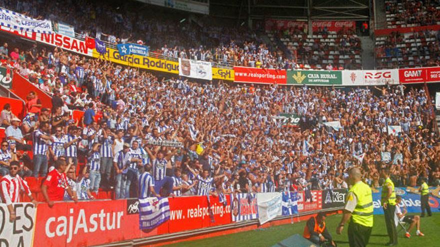 La afición del Dépor desembarca en Gijón