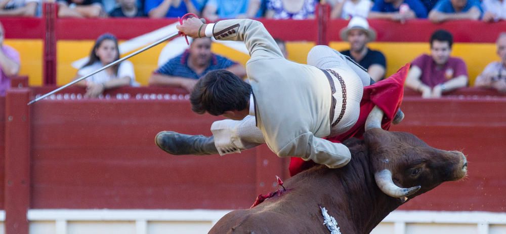 Fervor por los nuevos valores en la becerrada de la feria de San Juan