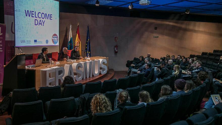 Bienvenida a los erasmus en la Seccion de Física y Matemáticas de la Universidad de La Laguna.