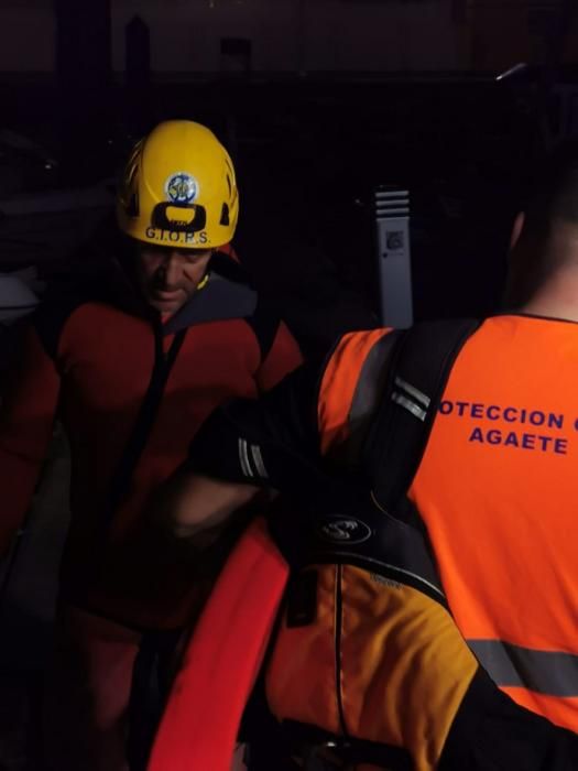 Búsqueda de un hombre en la playa de Guayedra