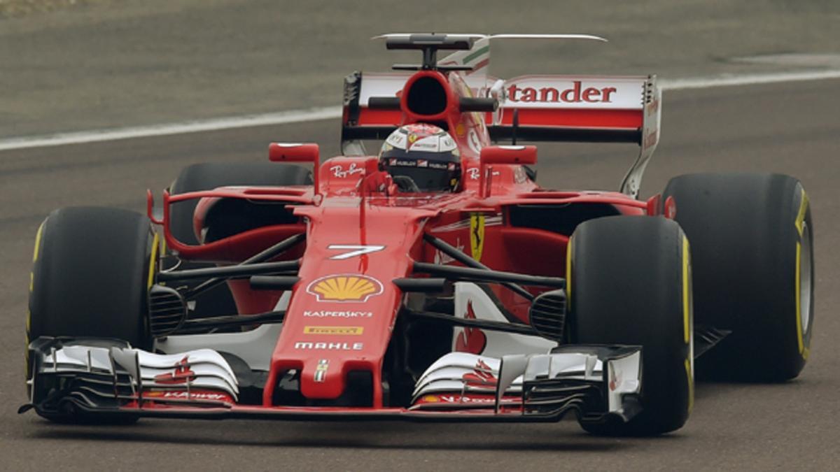 Kimi Raikkonen entrena con su nuevo Ferrari SF70H con el que competirá en 2017.