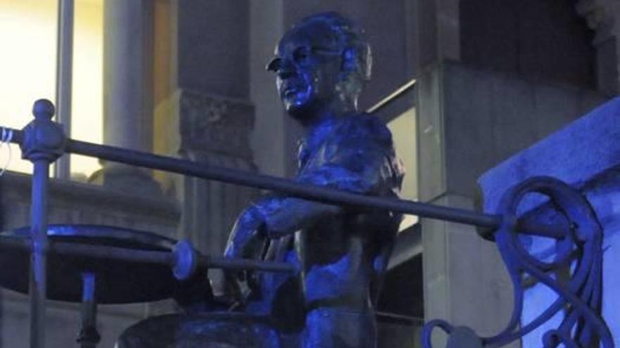 Manresa il·lumina l&#039;estàtua d&#039;Amat-Piniella al Casino contra la pena de mort