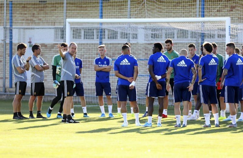 Entrenamiento del Real Zaragoza previo al partido de mañana