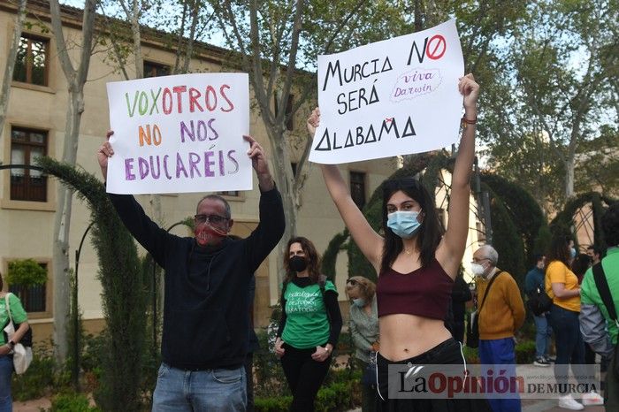 La Marea Verde toma Murcia en contra de un Gobierno con los expulsados de Vox