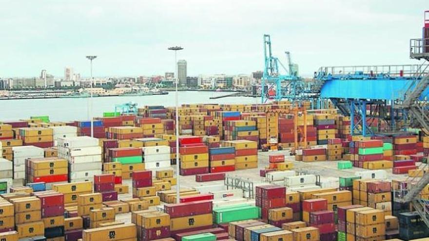 Vista de la terminal de contenedores en La Luz.