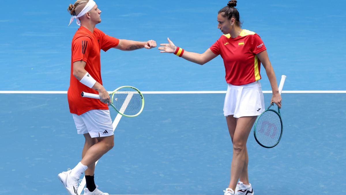 Alejandro Davidovich y Sara Sorribes, durante el partido de dobles.