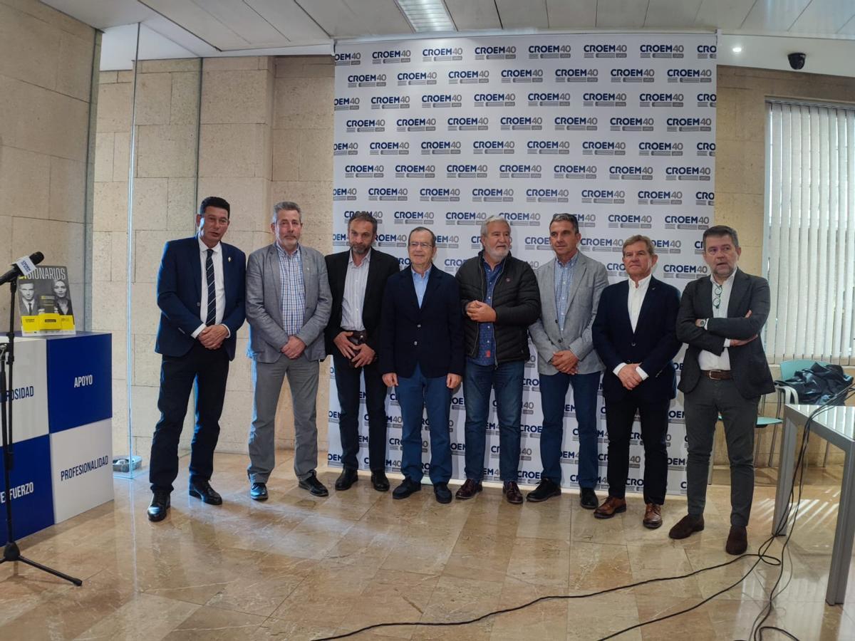 Miembros de la Mesa del Agua presentes en la rueda de prensa tras la reunión.