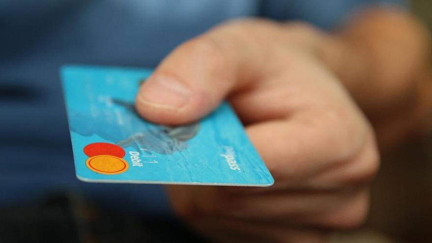 Los expertos ya avisan: nunca hagas esto con la tarjeta de crédito