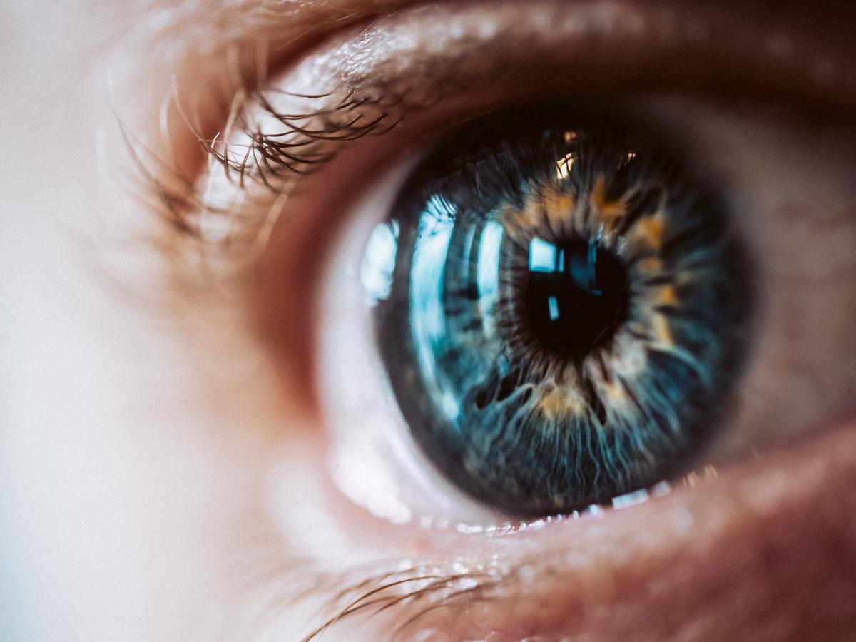 El síndrome de Sjögren tiene síntomas como sequedad ocular o bucal
