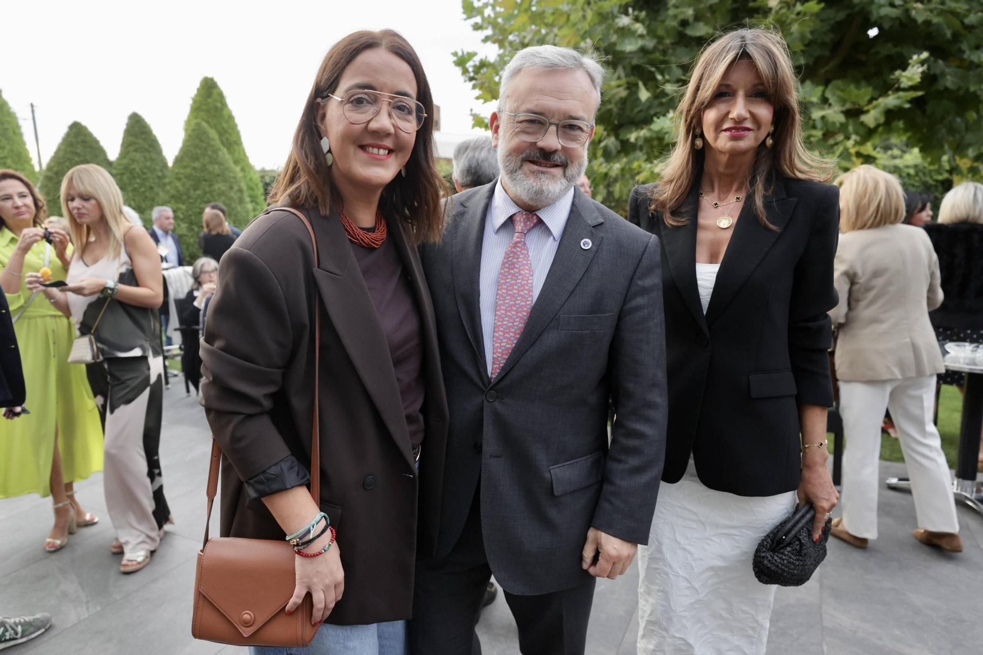 El 50 aniversario de los reyes del vermú de Oviedo: la fiesta de La Paloma en Casa Lobato.