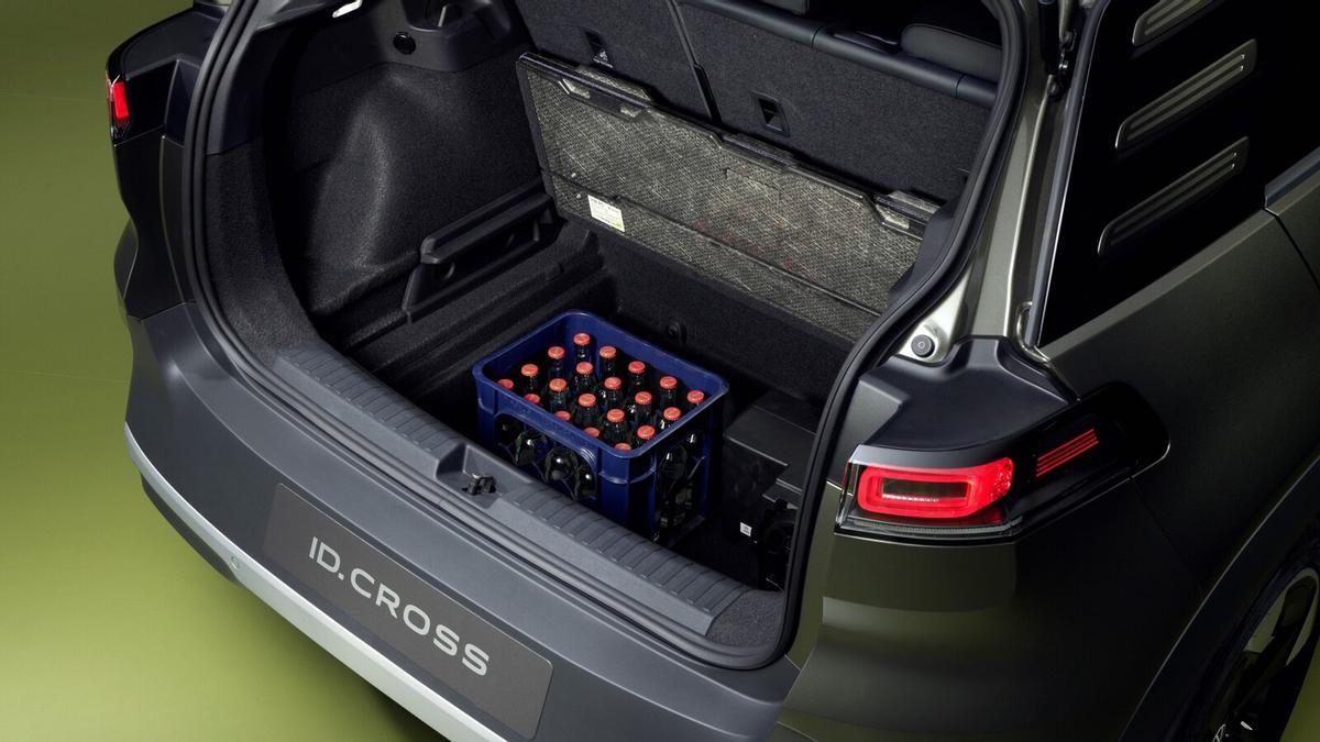 Maletero del Volkswagen ID Cross con el doble fondo abierto