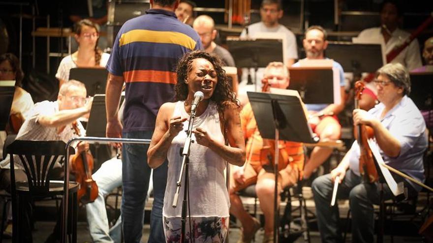 Buika alzará la voz en su concierto por un tren digno para la región