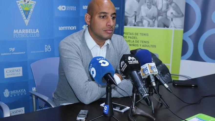 Mehdi Nafti, ayer, en rueda de prensa.