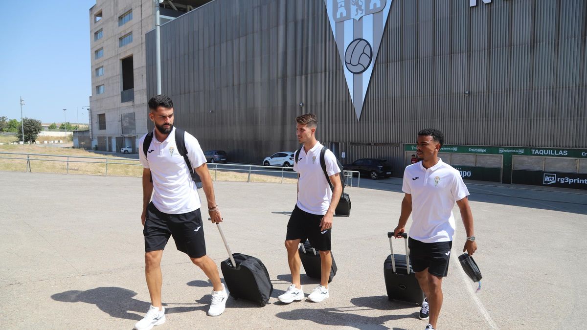 El Córdoba CF pone rumbo a su concentración en Oliva