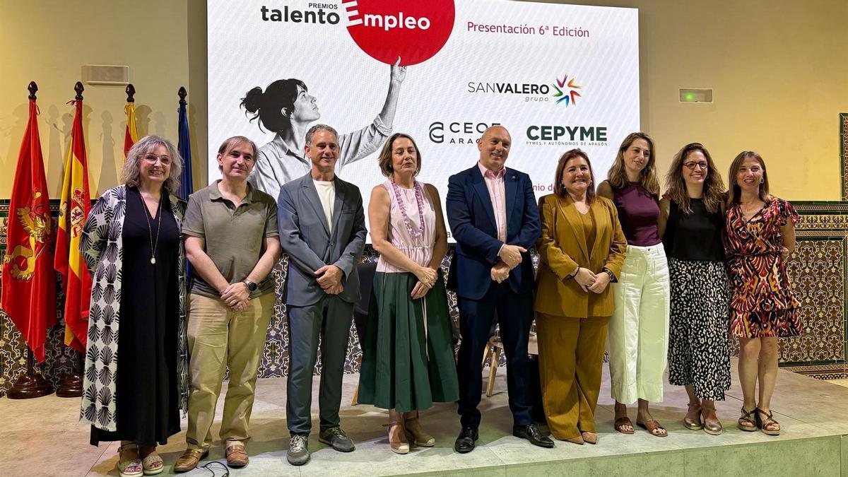 Foto de familia de la presentación de los premios.