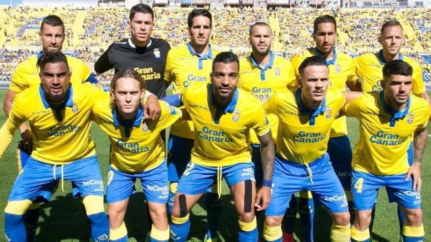 Formación inicial de la UD Las Palmas, ayer, antes de medirse al CD Leganés.