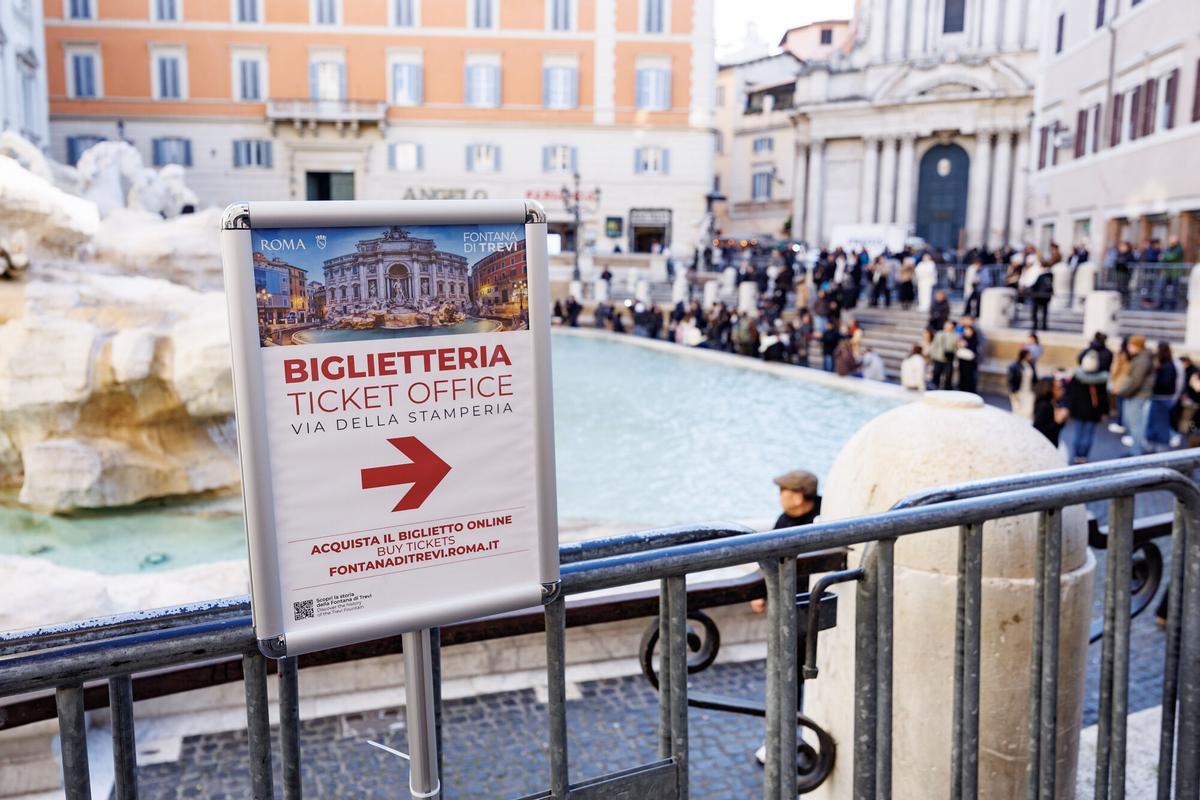 Roma cobra desde este lunes dos euros para ver la Fontana Di Trevi. Roma cobra desde este lunes dos euros para ver la Fontana Di Trevi.