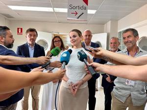 La presidenta del Govern, Marga Prohens, en declaraciones a los medios en Ibiza