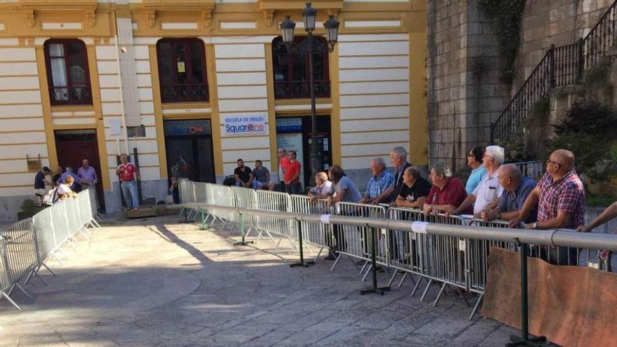 Infiesto vibra con la tercera edición del Campeonato de bolos en la calle