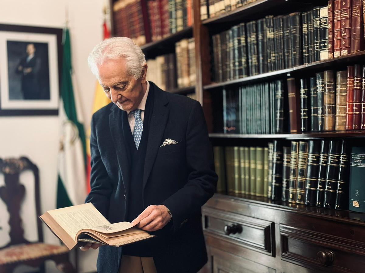 El doctor Carlos Infantes, presidente de la Real Academia de Medicina y Cirugía de Sevilla.