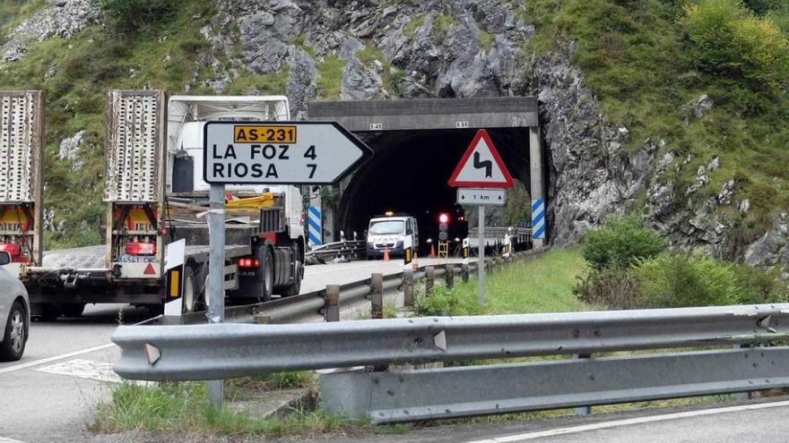 Los trabajos en la carretera N-630 a su paso por Morcín.