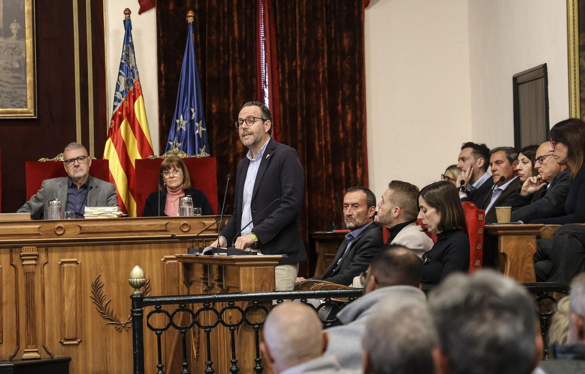El portavoz del PSOE de Elche, durante el pleno