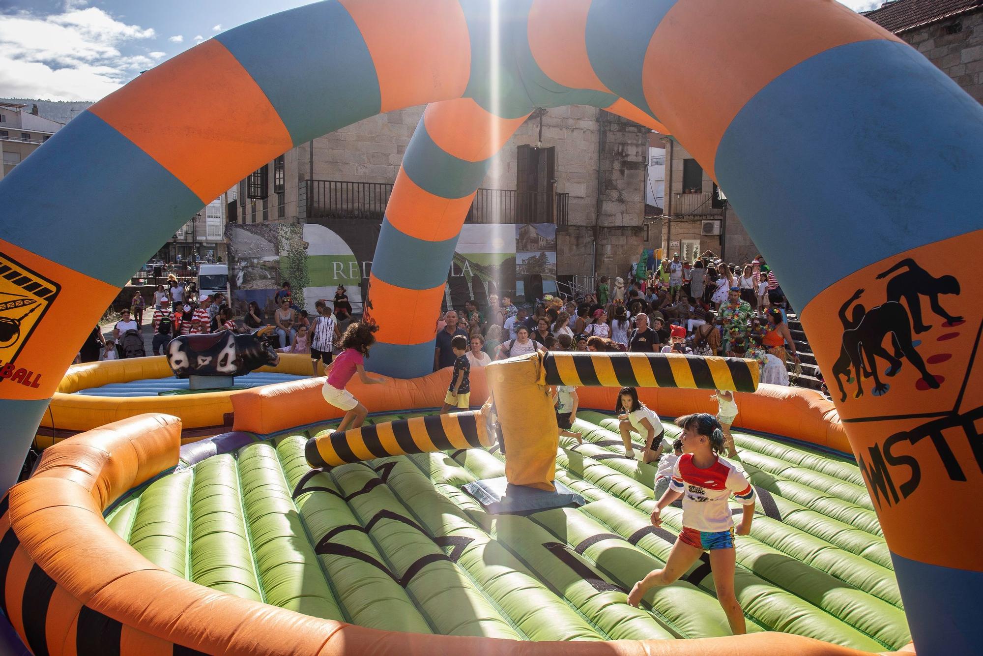 Los cielos se abrieron en Redondela para el Carnaval de Verano