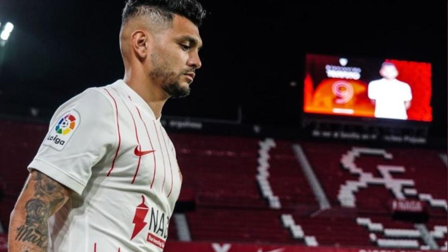 El mexicano &#039;Tecatito&#039; Corona, nuevo jugador del Sevilla hasta 2025