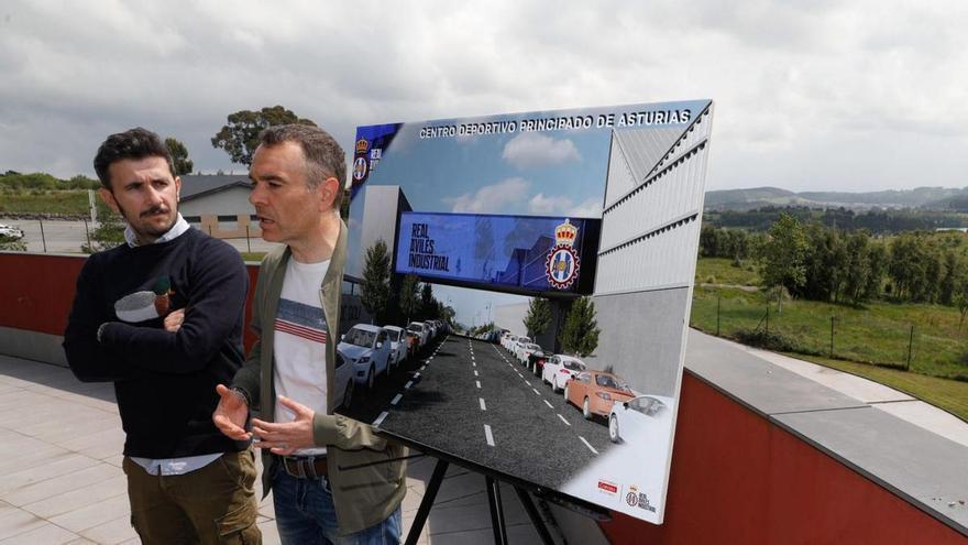 Diego Baeza e Iván Fernández, en la presentación del primero para hacerse también con los terrenos de Los Balagares para extender allí la ciudad deportiva del Avilés en Corvera. | M. Villamuza