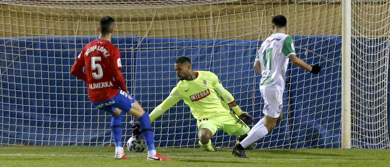 La parada de Christian Joel a Álvaro que evitó el segundo gol del Quintanar.