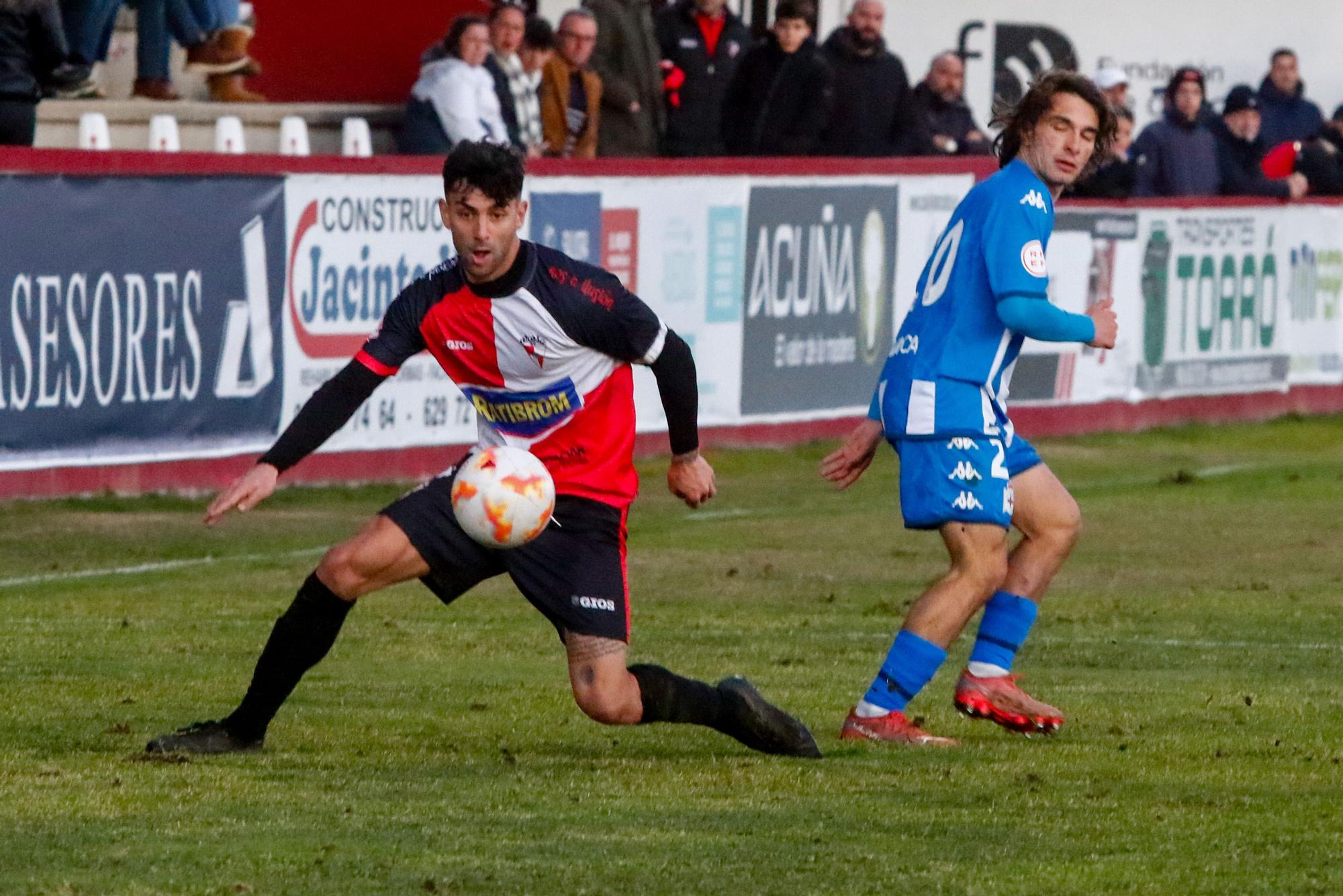 Las mejores imágenes del Arosa-Fabril con las gradas de A Lomba a rebosar