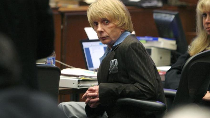 Phil Spector, durante su juicio por asesinato celebrado en Los Ángeles en el año 2007.  | ROBYN BECK/EFE