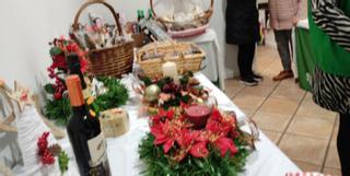 La AECC de Benavente abre el mercado navideño realizado con adornos de pacientes de los talleres ocupacionales