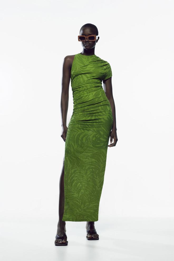 Vestido jacquard verde asimétrico de Zara