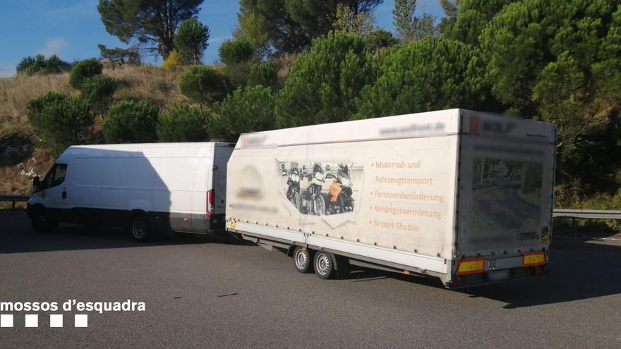 Els Mossos denuncien a la Jonquera el conductor d’una furgoneta per sis irregularitats en el transport