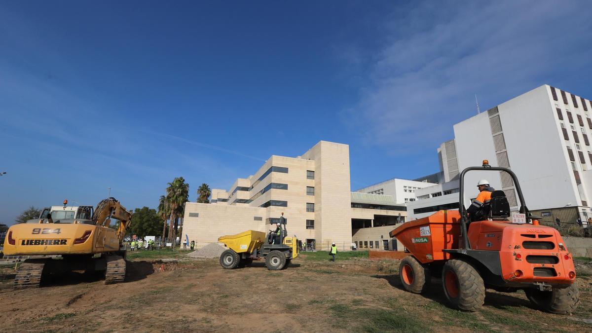 Obras del nuevo Edificio de Consultas Externas Materno Infantil del Hospital Universitario Reina Sofía de Córdoba.