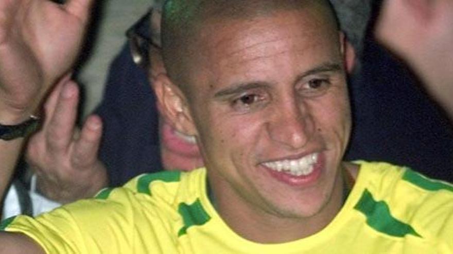 Roberto Carlos con la camiseta de Brasil