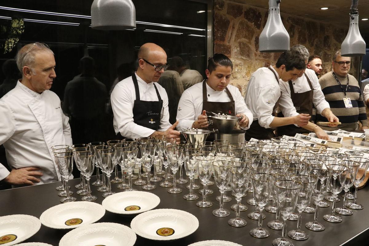 Preparació de plats per al 'Sopar Esperit Fòrum'