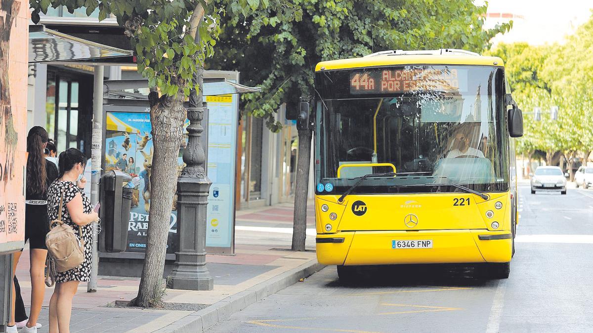 100.000 expediciones de autobús al año para descongestionar el área  metropolitana - La Opinión de Murcia