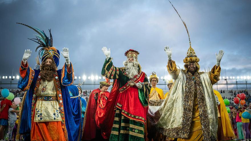 Los Reyes Magos desatan la locura en el Estadio Heliodoro Rodríguez López