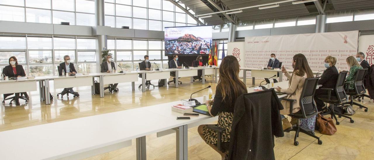 El Gobierno autonómico celebró este viernes su pleno semanal en el complejo de Ciudad de la Luz, en Alicante.  | PILAR CORTÉS