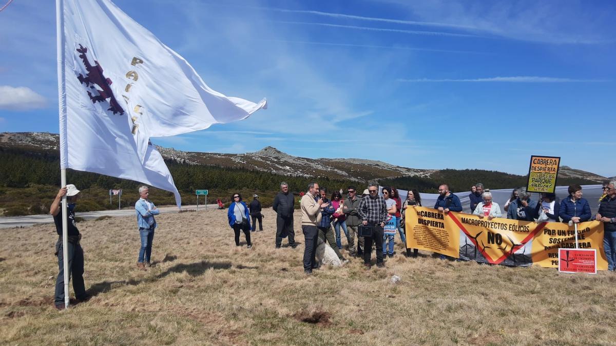 Protesta en contra de los macroproyectos de placas solares y parques eólicos.