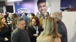 La exalcaldesa Adela Pedrosa "regresa" a Elda para arropar al candidato popular Paco Sáchez