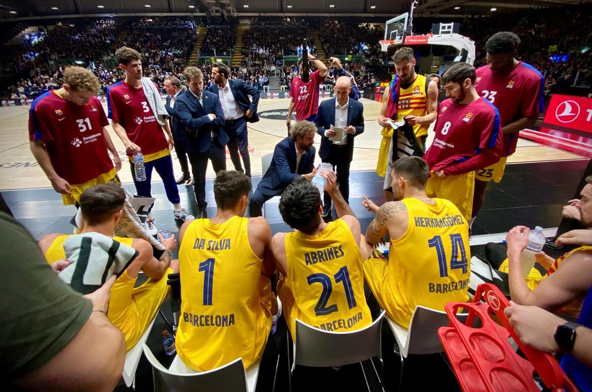 Grimau, dando instrucciones a sus jugadores